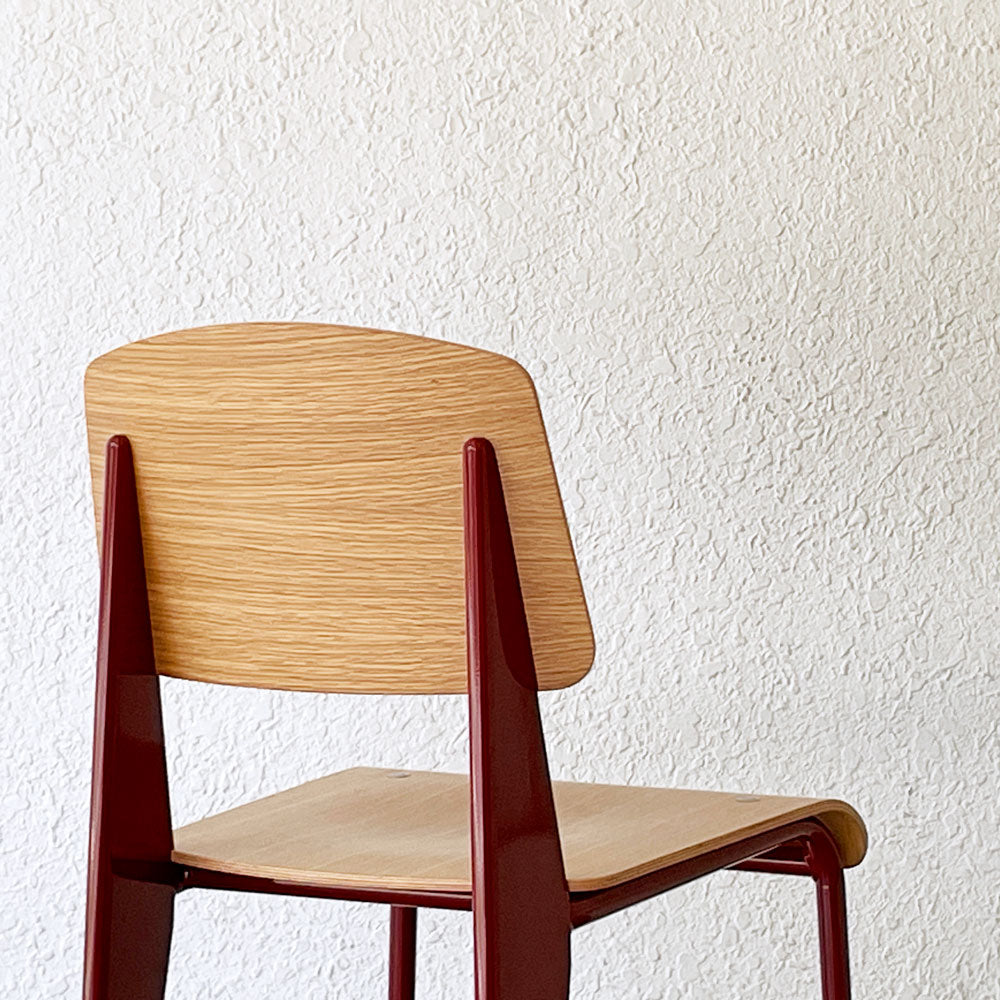 ヴィトラ vitra スタンダードチェア Standard chair オーク×ジャパニーズレッド ジャン・プルーヴェ フランス 名作椅子 定価￥116,600-　～奥行き深い趣をプラスした、世紀の名作チェア。～