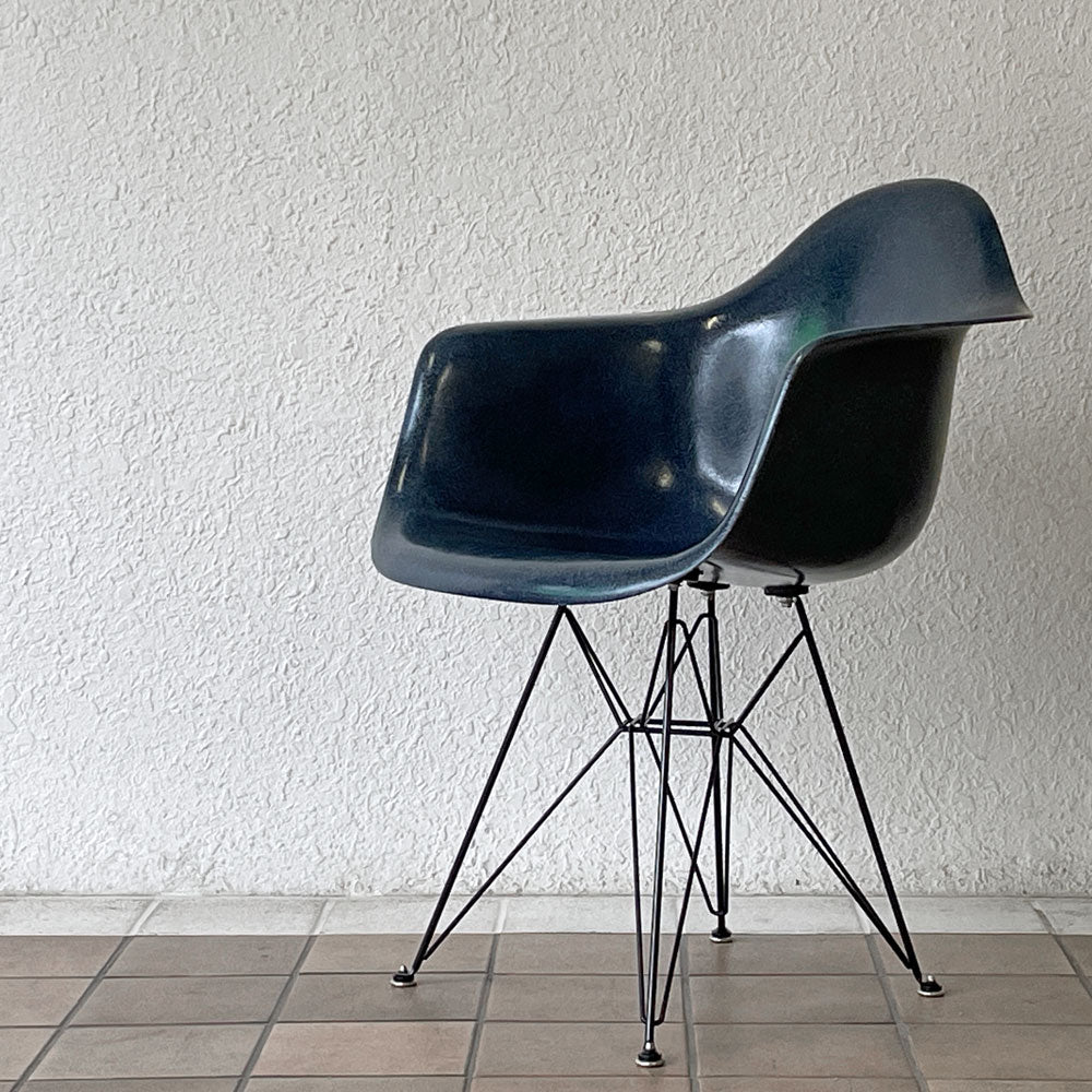  【用賀店】ハーマンミラー Herman Miller アームシェルチェア セカンド 2nd ビンテージ FRP製 ネイビー エッフェルベース C&R イームズ ミッドセンチュリー  買取させていただきました。