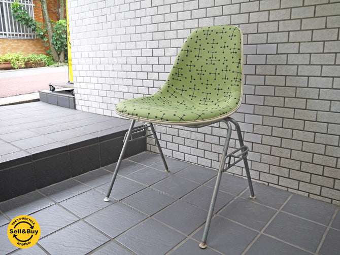 ハーマンミラー herman miller サイドシェル ビンテージ スタッキングチェア 新品 スモールドットパターン 生地 グリーン Small Dot Pattern　中古品 買い取りしました！ 自由が丘店 出張買取もお任せください。