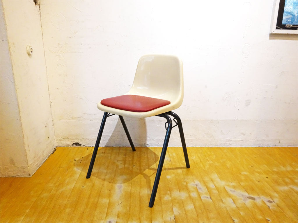 ビンテージ コクヨ KOKUYO スタッキングチェア FRPシェル × スチールレッグ シートパッド付 昭和レトロ 古道具 中古品 買い取りしました。