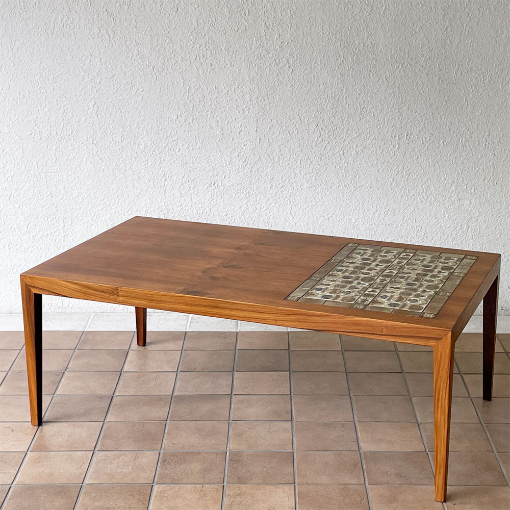 【用賀店】ハスレヴ Haslev Moblefabrik × ロイヤルコペンハーゲン Royal Copenhagen バッカ Baca タイルトップ コーヒーテーブル ローズウッド材 133x74xH50cm 北欧ビンテージ 買取させていただきました。