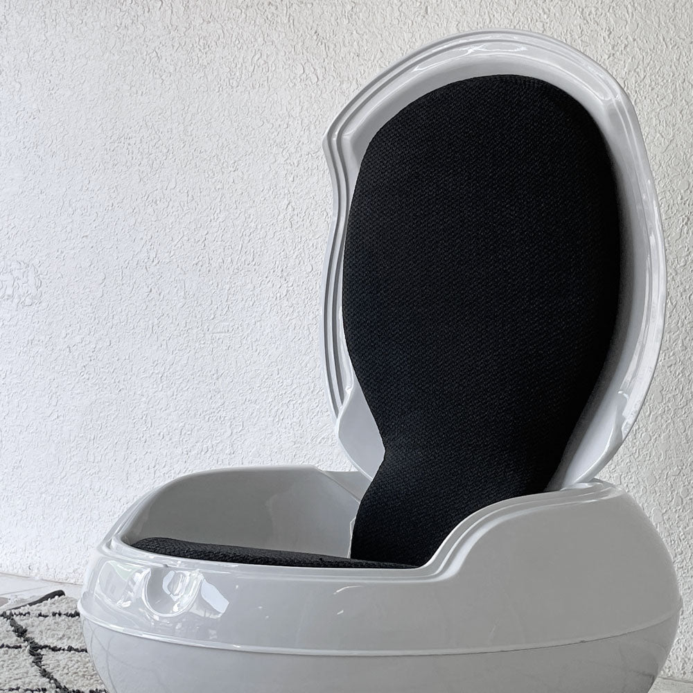 ロイタープロダクト REUTER PRODUCTS ガーデンエッグチェア ホワイト FRP製 ピーター・ギッジー スペースエイジ ドイツ オリジナルビンテージ 希少　～大胆不敵に佇む～