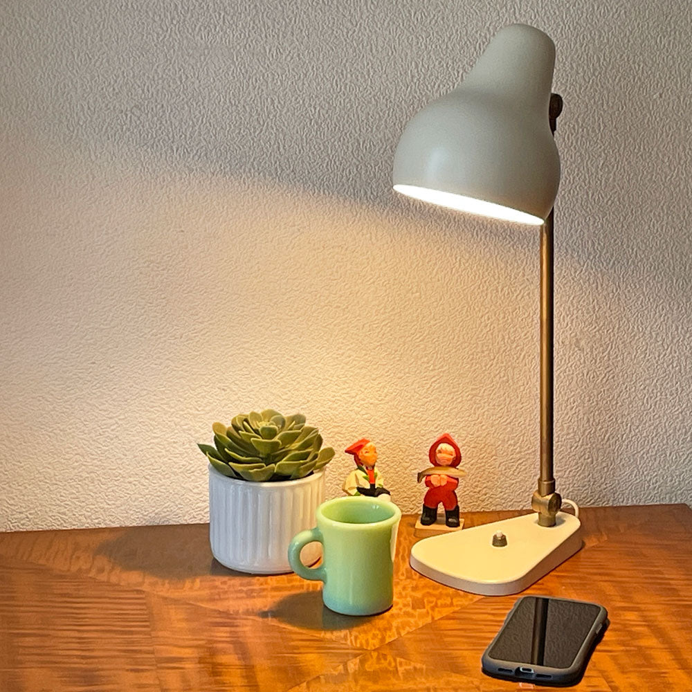  【用賀店】ルイスポールセン Louis Poulsen VL38 Table ラジオハウス テーブルランプ ホワイト LED 2段階調光 ヴィルヘルム・ラウリッツェン デンマーク 名作照明 定価107,800円 買取させていただきました。