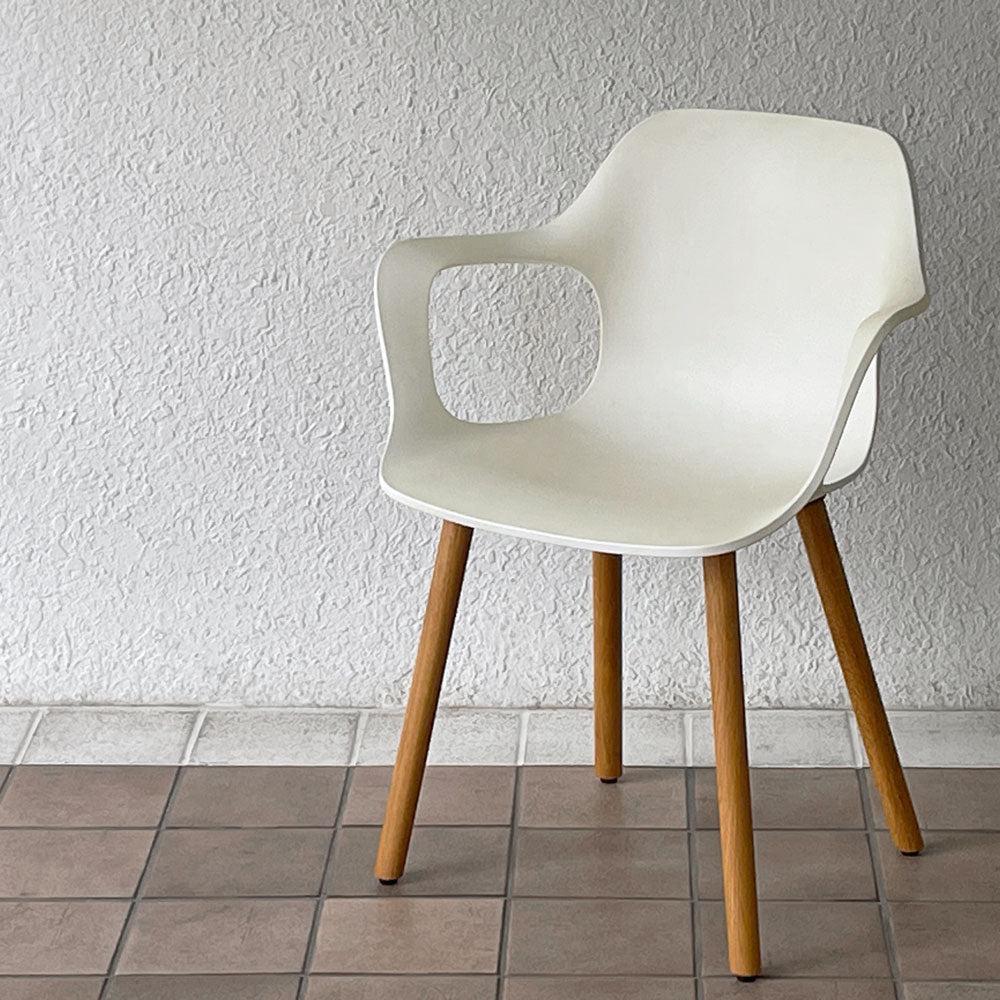  【用賀店】ヴィトラ Vitra ハル HAL アームチェア ダイニングチェア ウッド ホワイト オーク材 ジャスパー・モリソン スーパーノーマル 現行定価108,900円 買取させていただきました。