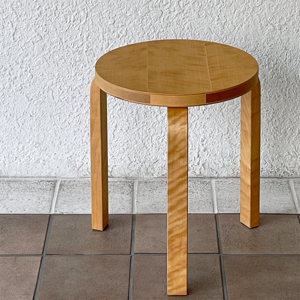  【用賀店】アルテック artek スツール60 ロイム Loimu 90周年記念 アニバーサリーモデル バーチ材 3本脚 アルヴァ・アアルト 希少 買取させていただきました。