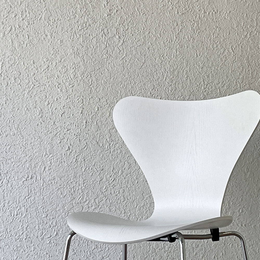 フリッツハンセン Fritz Hansen 3107 セブンチェア カラードアッシュ ホワイト アルネ・ヤコブセン 2022年製 北欧家具 デンマーク ~木の質感とビビットなカラーを楽しめるカラードアッシュの魅力~