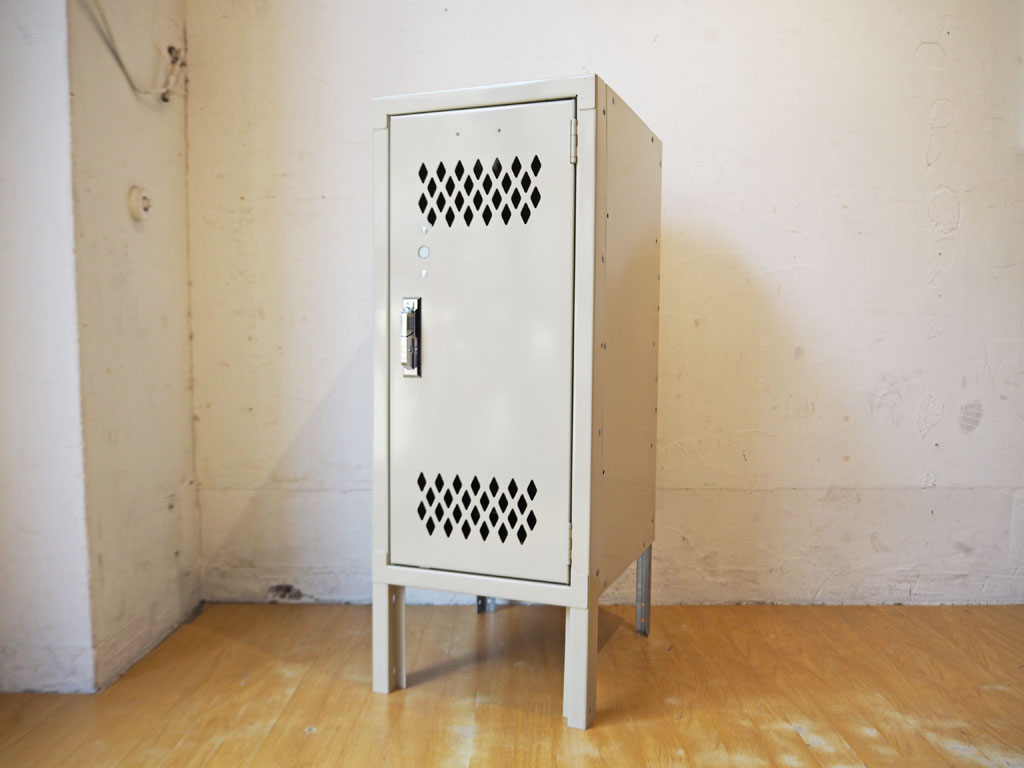 リオン LYON ハーフロッカー HALF LOCKER ダイヤカット スチールロッカー パシフィックファニチャーサービス P.F.S.取扱 中古品 買い取りしました。