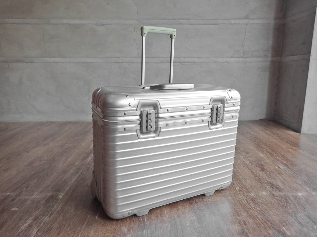 リモワ RIMOWA トパーズ パイロット TOPAS PILOT トローリー 2輪 アルミ スーツケース キャリーケース 29L 廃番 希少 現状品 中古品 買い取りしました。