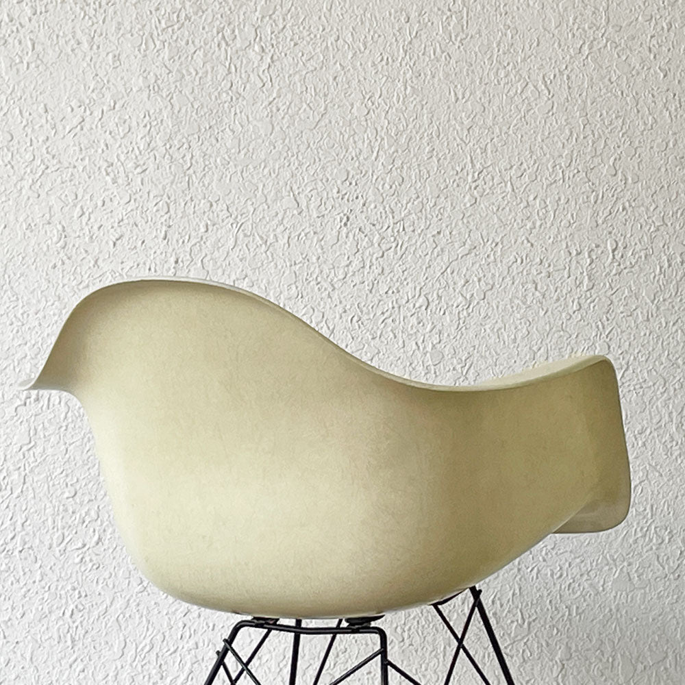 ハーマンミラー Herman Miller アームシェルチェア セカンド 2nd初期 エンボスレス FRP ロッカーベース イームズ ミッドセンチュリーモダン～見れば見るほど惹かれる”すっぴん”モデル～