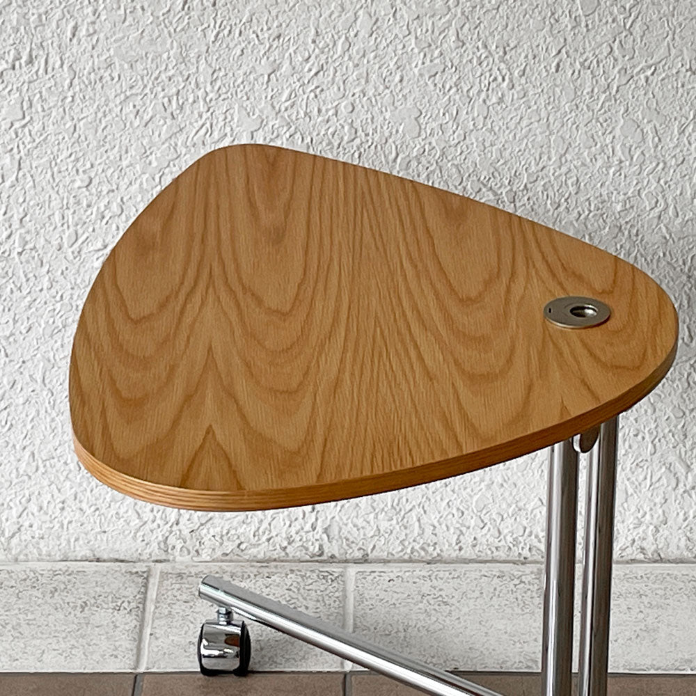 テクタ TECTA サイドテーブル K22R SIDE TABLE キャスター付き 高さ調整可 ドイツ バウハウス ACTUS取扱 展示品 定価99,000円以上～軽やかな構造と、確かな存在感～