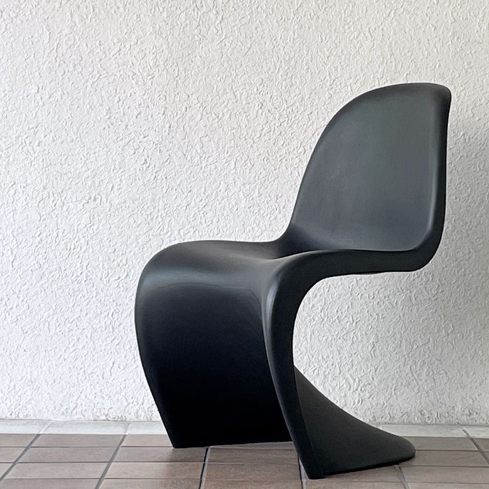  【用賀店】ヴィトラ vitra パントンチェア ダイニングチェア ブラック ヴェルナー・パントン Panton ミッドセンチュリー スペースエイジ 買取させていただきました。