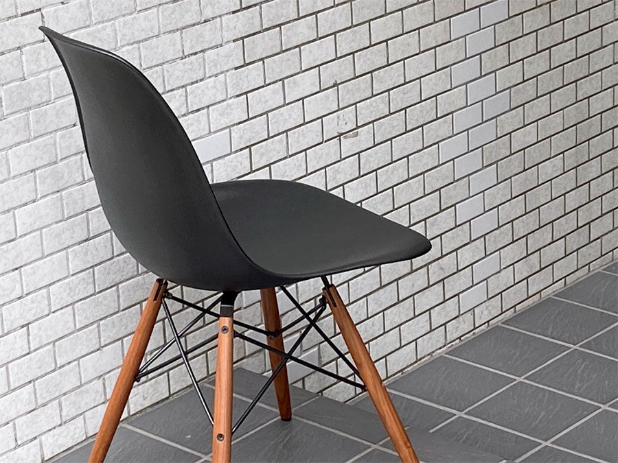 ハーマンミラー HermanMiller サイドシェルチェア ドゥエルレッグ DSW ブラック ポリプロピレン製 ～デザイン史に残る名作～