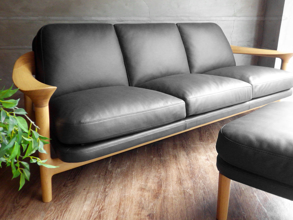 朝日木材加工 アムリス AMLYS ブリッジ BRIDGE 3人掛け ソファ SOFA 3S 定価547,800円 &amp; オットマン OTTOMAN NA Leather 本革 オーク無垢材 ハンス・S・ヤコブセン 美品 定価104,500円～手仕事による、洗練されたフォルム～