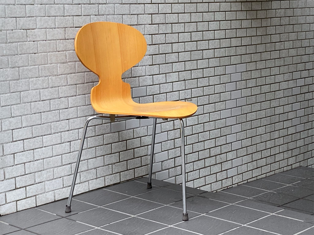 フリッツハンセン Fritz Hansen アントチェア ANT CHAIR 三本脚 アリンコチェア アルネ・ヤコブセン 北欧家具 デンマーク 中古品 買い取りしました。