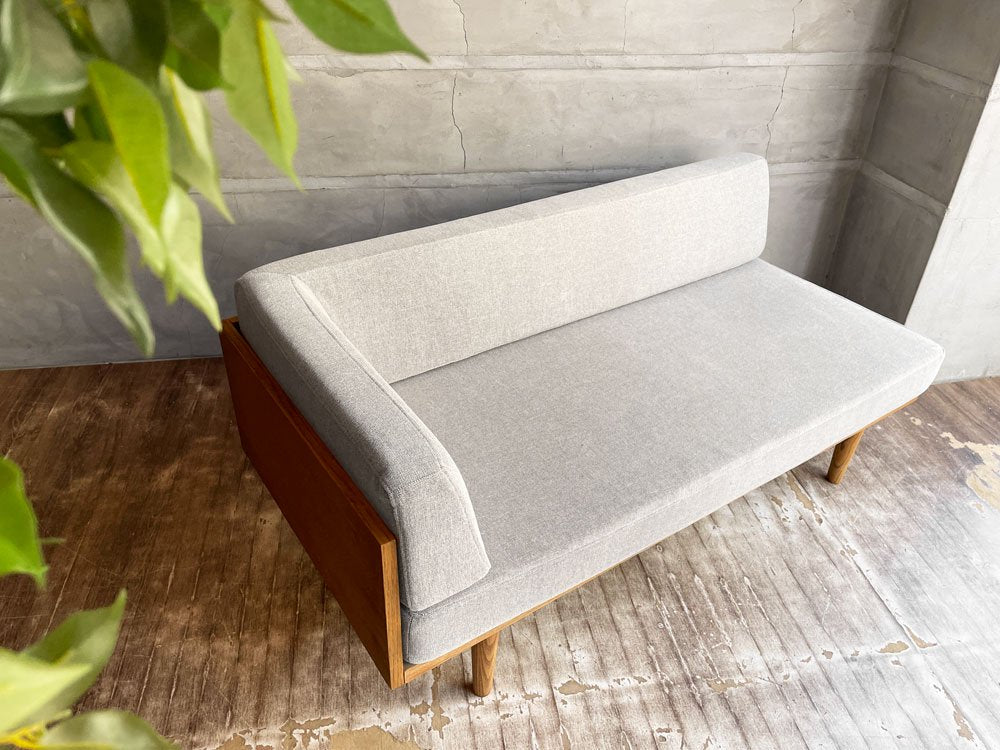 モモナチュラル Momo natural デイ ソファ ミニ DAY SOFA MINI 2P ONE ARM L 二人掛け 片アーム オーク材 グレー系ファブリック 中古品 買い取りしました。