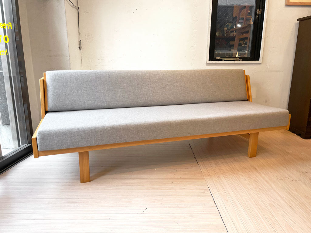 ゲタマ GETAMA ビンテージ GE258 デイベッド Day Bed 3シーターソファ ビーチ材 グレー系ファブリック ハンス.J.ウェグナー デンマーク 中古品 買い取りしました。