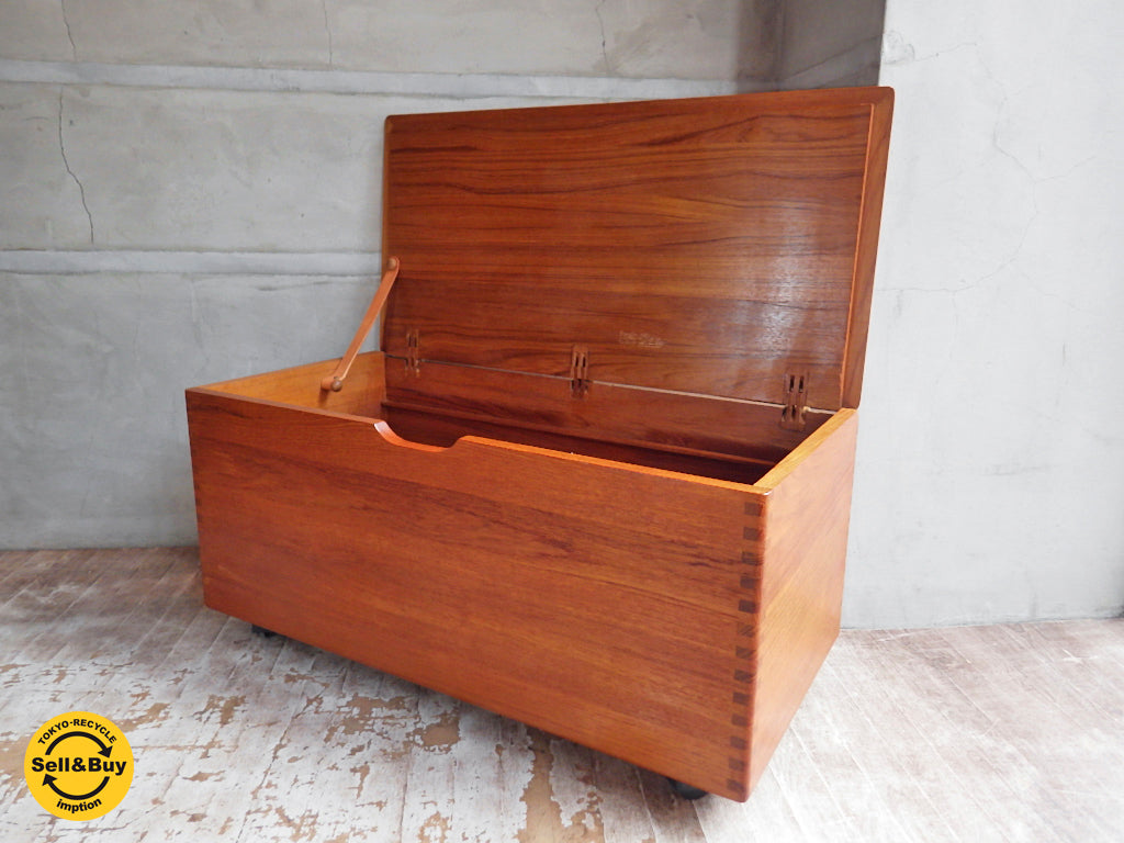 サリンモブラー Salin Mobler チーク材 ブランケットボックス キャスター付き収納箱 デンマーク　中古品 買い取りしました。学芸大学店 出張買取もお任せ下さい。