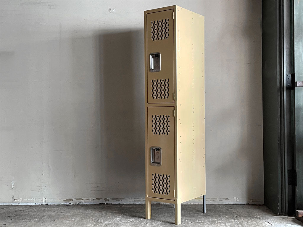 リオン LYON スチール ロッカー RECESSED HANDLE 2-TIER LOCKER ダイヤカット リセスハンドル サンドベージュ P.F.S パシフィックファニチャーサービス取扱 中古品 買い取りしました。