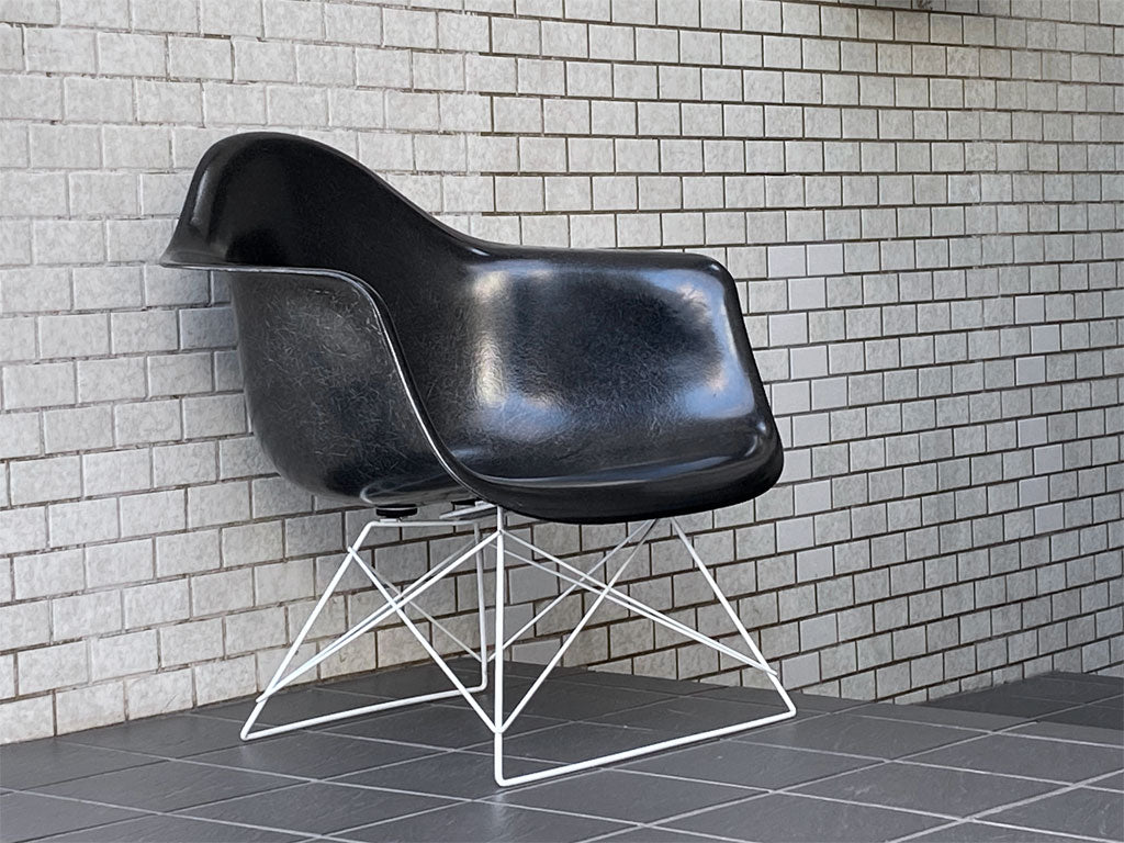 ハーマンミラー Herman Miller アームシェルチェア LAR 現行FRP製 ブラック キャッツクレイドル ラウンジベース C&R イームズ 中古品 買い取りしました。