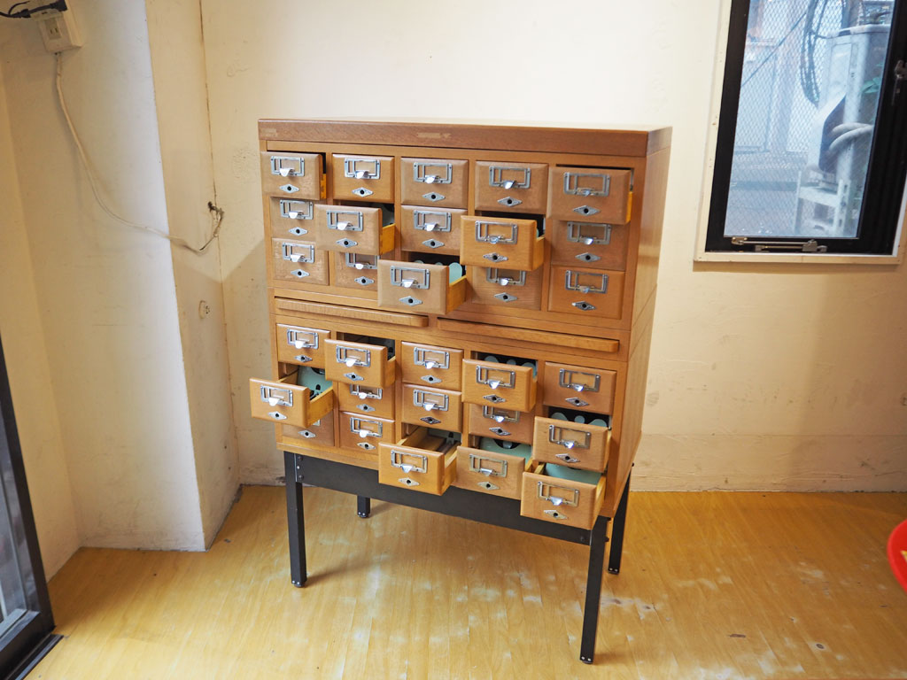 伊藤伊 itoi 図書館 什器 カードボックス ライティング棚板付 6列5段 ビンテージ 昭和レトロ 中古品 買い取りしました。