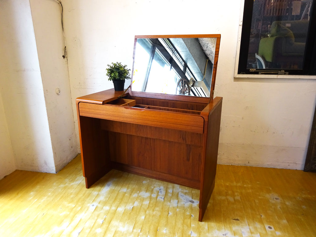 Torring mobelfabrik チーク材 ドレッシングテーブル Dressing Table ドレッサー デンマーク Danish Vintage 60's 中古品 買い取りしました。