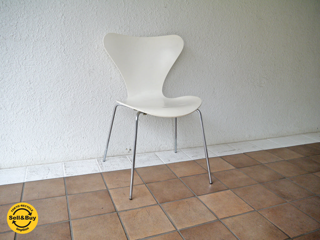 フリッツハンセン Fritz Hansen セブンチェア Seven Chair アルネヤコブセン Arne Jacobsen ホワイトラッカー (定価:￥72,360-/'91.ver)  新着商品 買い取りしました。