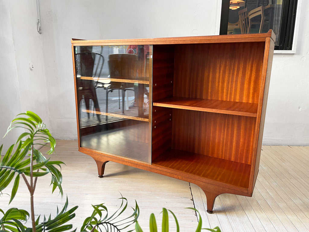北欧ビンテージ Scandinavian Vintage チーク材 ガラスキャビネット ブックケース カップボード 北欧家具 中古品 買い取りしました。