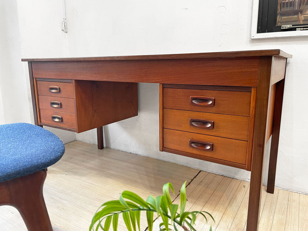 北欧ビンテージ Scandinavian Vintage チーク材 両袖デスク ワークテーブル 北欧家具 中古品 買い取りしました。
