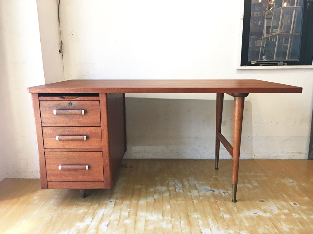 USビンテージ ワーク デスク 片袖ウォールナット無垢材 作業机 幅 152ｃｍ ミッドセンチュリー US Vintage 中古品 買い取りしました。