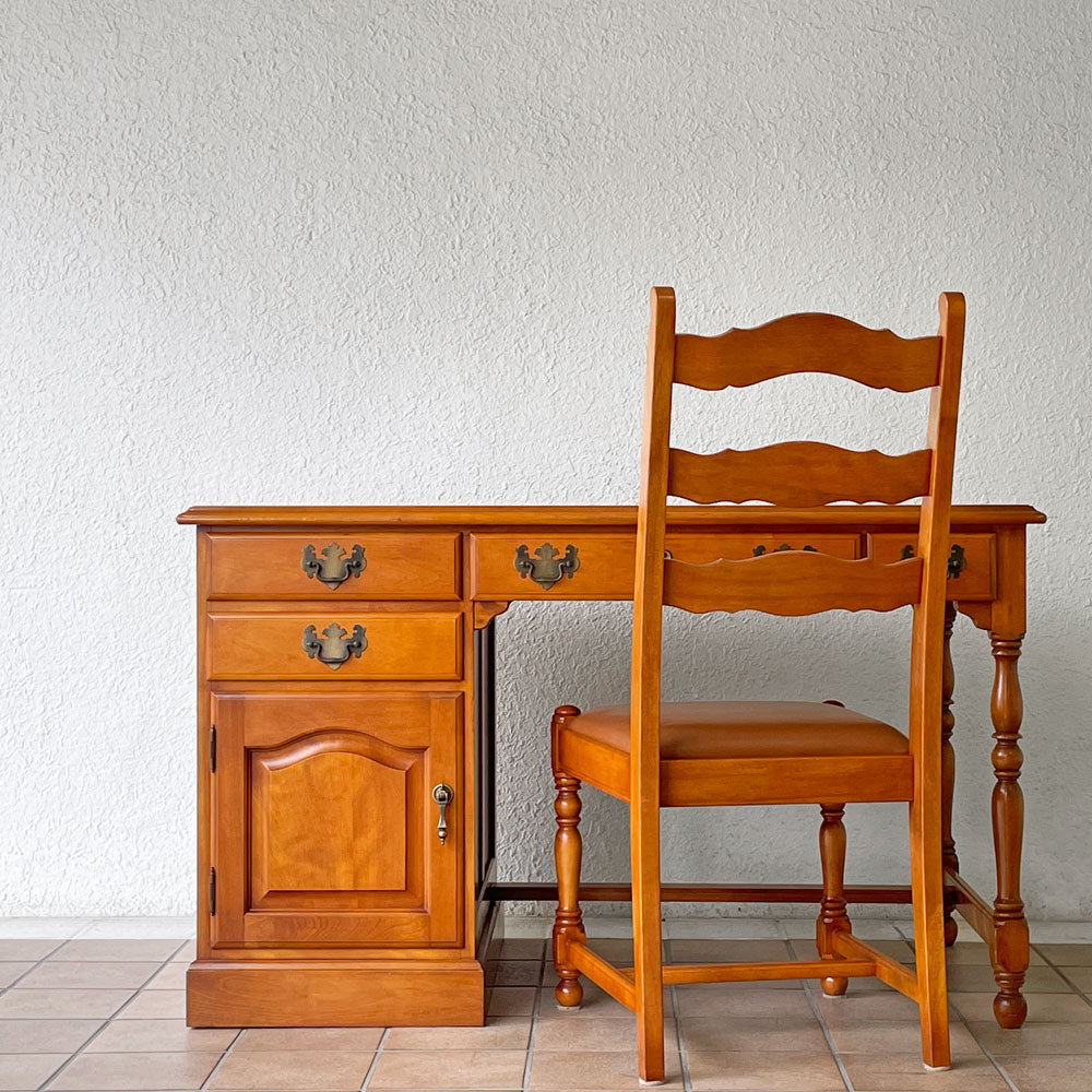  【用賀店】横浜ダニエル DANIEL デスク 片袖机 A-302 ＆ キャシー Kathy ハイバックサイドチェア ダイニングチェア A-550 樺桜材 元町家具 クラシカルデザイン 買取させていただきました。