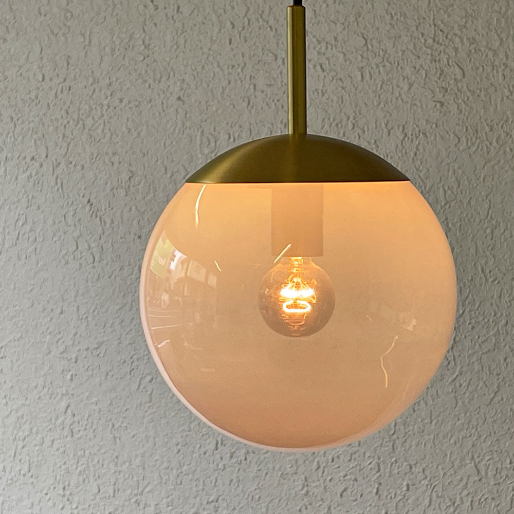  【用賀店】ニューライトポタリー NEW LIGHT POTTERY ソラリス Solaris 200 opal 真鍮 マウスブローガラス ペンダントライト 定価90,200円 買取させていただきました。