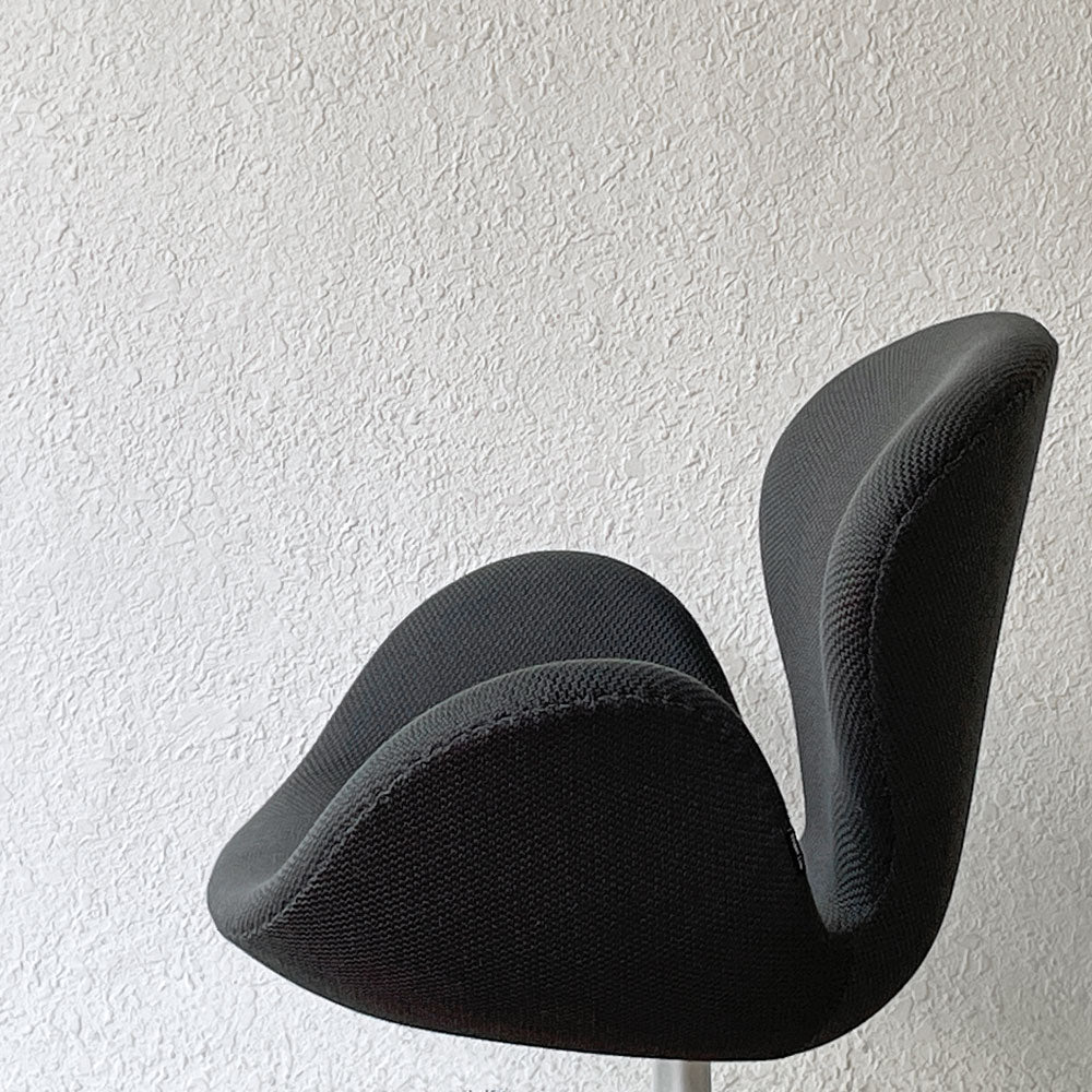 フリッツハンセン Fritz Hansen スワンチェア SWAN ラウンジチェア クヴァドラ SERPENTINE アルネ・ヤコブセン 2024年製 定価734,800円　～ひそむミドリ～