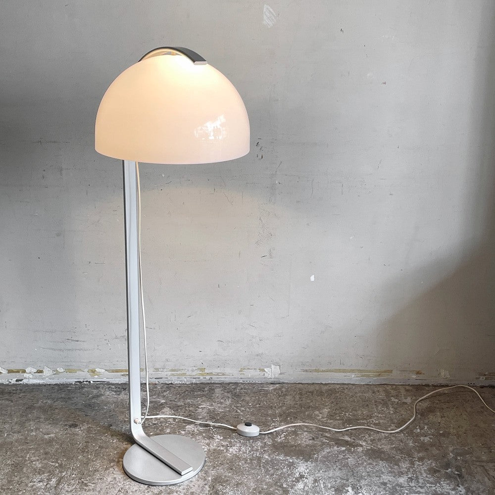 【自由が丘店】ベルグボムス Bergboms Model G-33 フロアランプ フロアスタンド アクリルシェード ホワイト スウェーデン ビンテージ 北欧モダン 買取させていただきました。