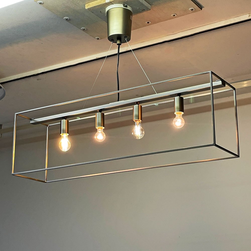【祖師ヶ谷大蔵店】かなでもの KANADEMONO ボックスフレームペンダントライト Box Frame Pendant Light 4灯 Gold ディクラッセ シンプルモダン 定価 ￥41,800- 買取させていただきました。