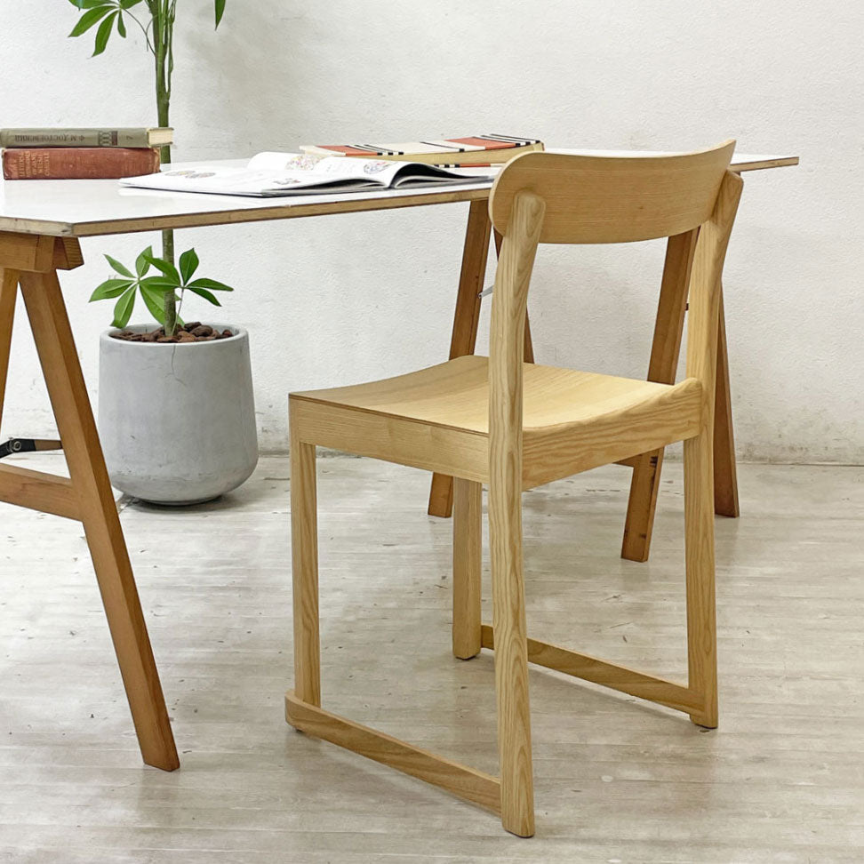 アルテック artek アトリエ チェア Atelier chair ダイニングチェア アッシュ材 ナチュラル ラッカー仕上 タフ スタジオ TAF Studio スウェーデン 北欧家具 ～主張しない美しさ～