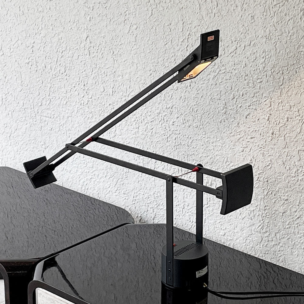  【用賀店】アルテミデ Artemide ティチオ TIZIO S1984B テーブルライト デスクライト リチャード・サパー 名作照明 定価115,500円 買取させていただきました。