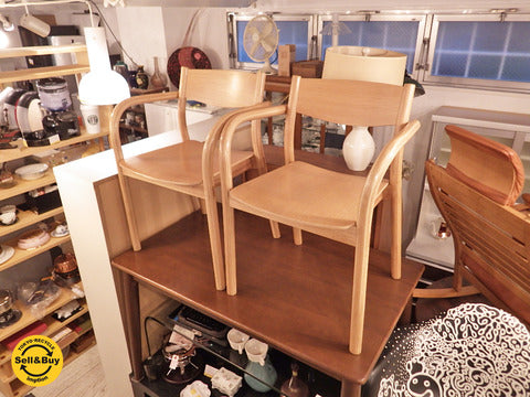 無印良品 MUJI リアルファニチャーシリーズ オーク材 ダイニングアームチェア 2脚セット ～ナチュラルテイストの優しい雰囲気のチェア。【買取と販売とレンタルのお店】