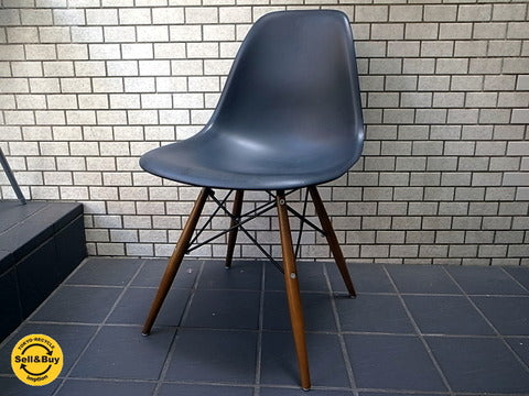 廃番 正規復刻 ヴィトラ vitra サイドシェルチェア エッフェルベース DSW ホワイト MoMA ～ 変わらないからこそ価値があると思います【買取と販売とレンタルのお店】