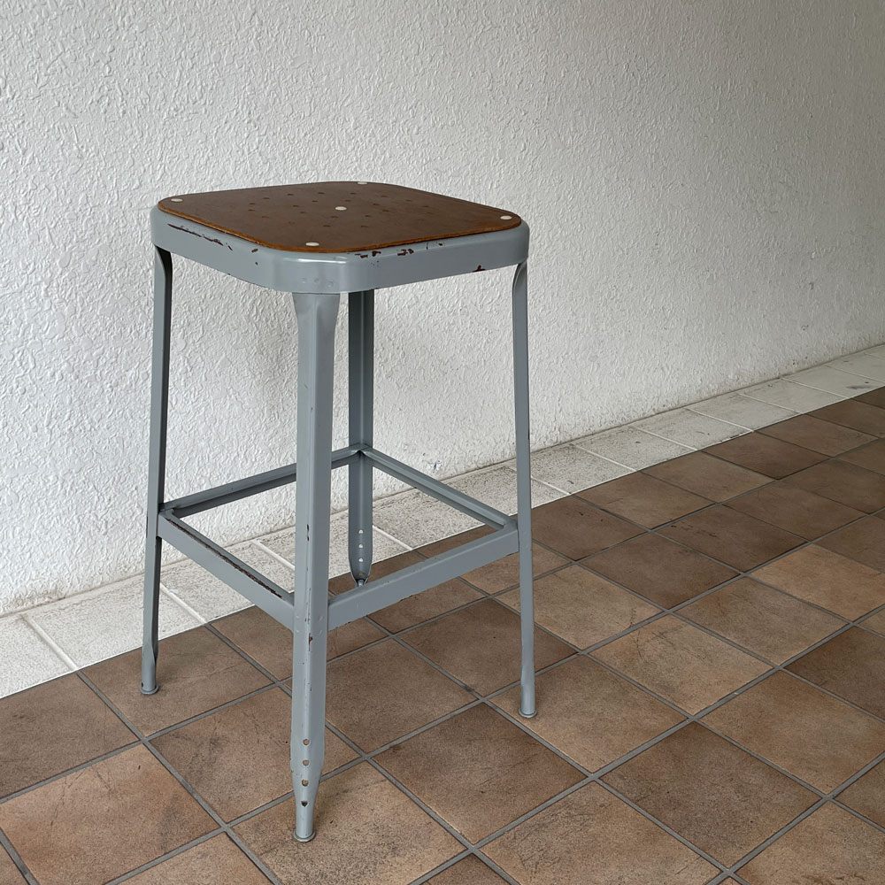 リオン LYON ファクトリー スツール FACTORY STOOL グレー パシフィックファニチャーサービス P.F.S取り扱い 廃番 買取させていただきました。