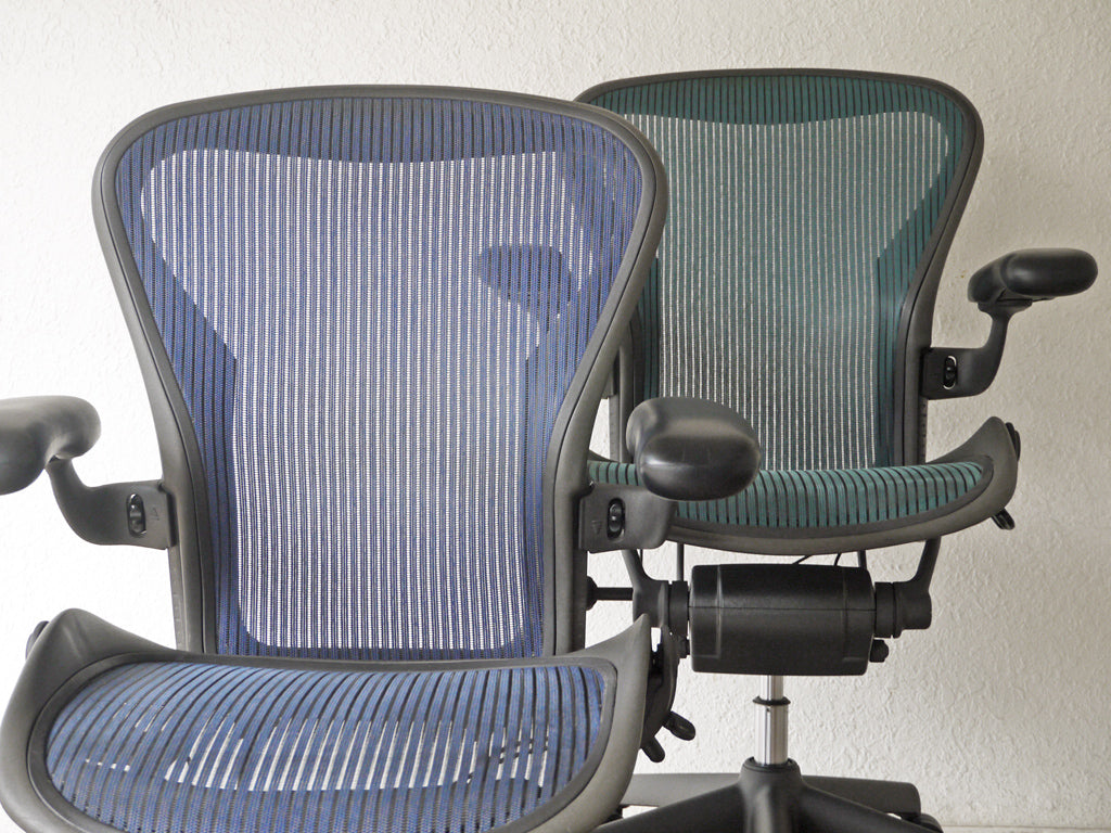ハーマンミラー Herman Miller アーロンチェア ブルー＆グリーン Bサイズ フル装備 クラシックカーボン グラファイトベース 中古品 買い取りしました。