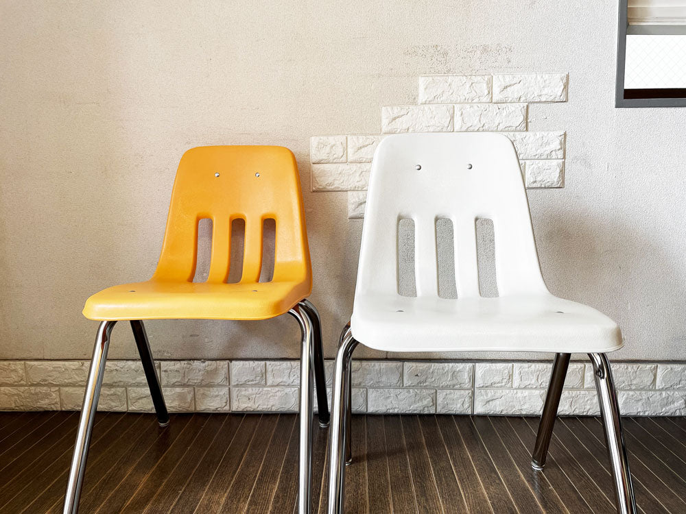 バルコ VIRCO チェア 9000 Chair スタッキングチェア ライトグレー & パンプキン プラスチックシート × スチール脚 米国家具 ミッドセンチュリーデザイン 定価￥21,450-  中古品  買い取りしました。