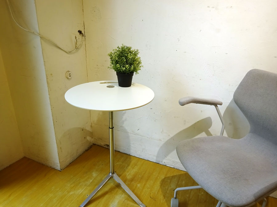 フリッツハンセン Fritz Hansen リトルフレンド LITTLE FRIEND サイドテーブル キャスパー・サルト ホワイト×クローム ～ モダンデザインを突き詰めたサイドテーブル