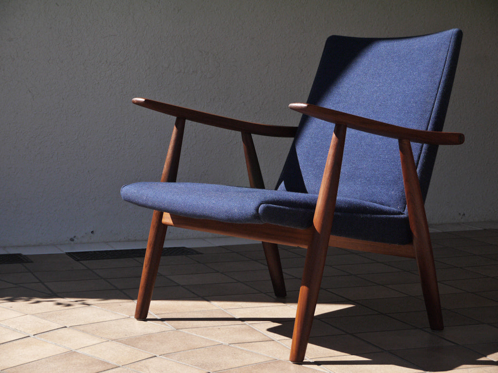 ゲタマ GETAMA GE260 ビンテージ イージーチェア ハンス・J・ウェグナー Hans.J.Wegner ウォールナット無垢材 ネイビーファブリック 北欧 デンマーク 中古品 買い取りしました。