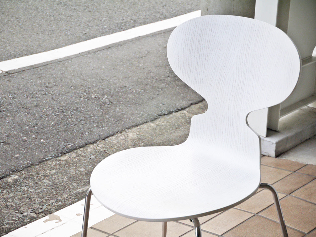 フリッツハンセン Fritz Hansen アントチェア ANT CHAIR アルネ ヤコブセン カラードアッシュ ホワイト 4本脚 アリンコチェア 北欧 デンマーク ～ 隙無しの名作。～