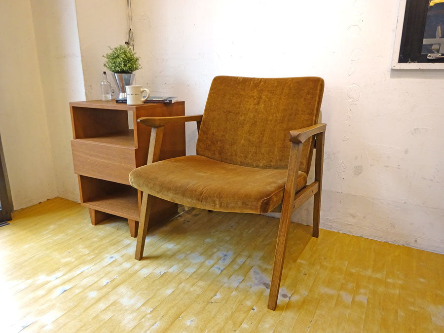 トラックファニチャー Truck furniture FURROWED-LEATHER ARM CHAIR 楢材ウッドフレーム ～ 自然の風合いをうまく取り入れたイージーチェア