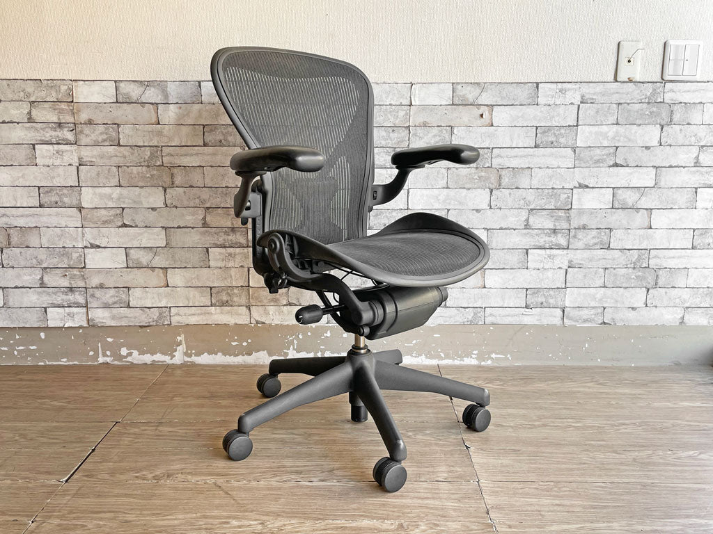 ハーマンミラー Herman Miller アーロンチェア Bサイズ フル装備 ポスチャーフィット グラファイトベース ビル・スタンフ ＆ ドン・チャドウィック 中古品 買い取りしました。
