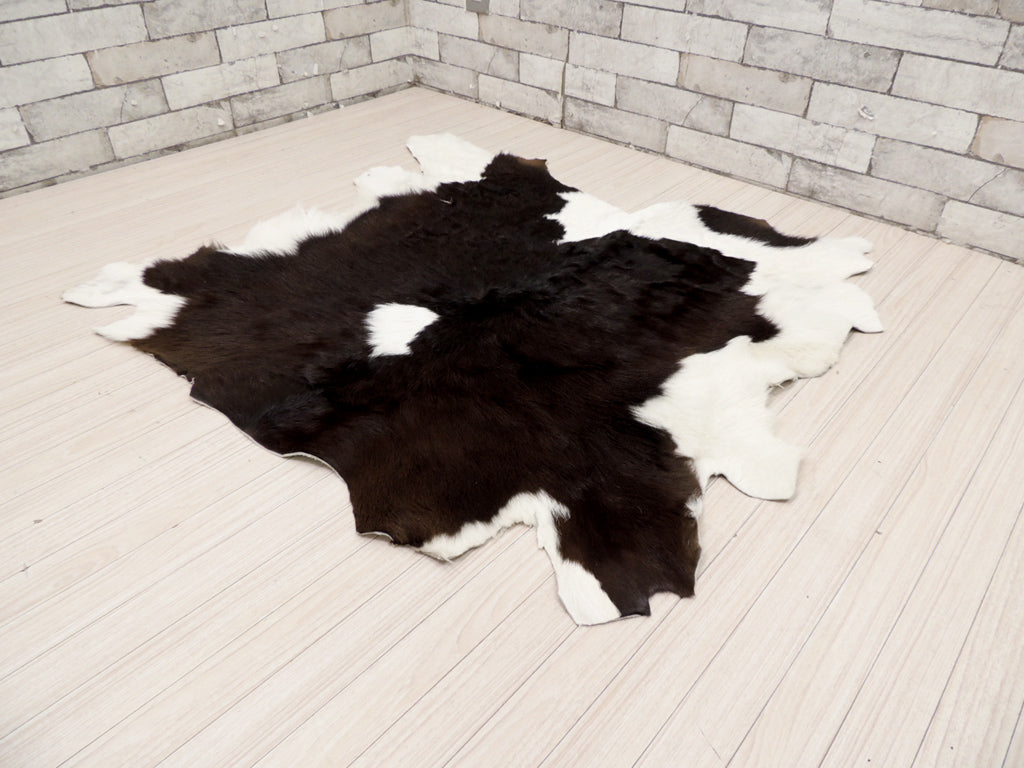 カウラグ 牛革カーペット 水牛 子牛 ラグマット 毛皮 敷物 98×110cm   中古品 買い取りしました。