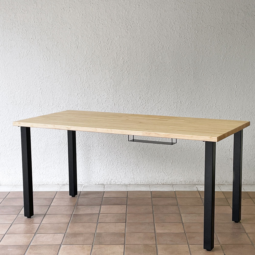 【用賀店】かなでもの KANADEMONO ザ・テーブル THE TABLE デスク ラバーウッド無垢材 W150xD70cm スチール スクエアバーレッグ シンプルトレイ付き 買取させていただきました。