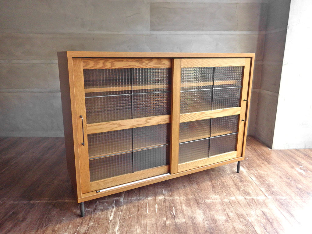 アデペシュ a.depeche カデル cadeal キャビネット ローボード 幅120 オーク材 チェッカーガラス  中古品 買い取りしました。