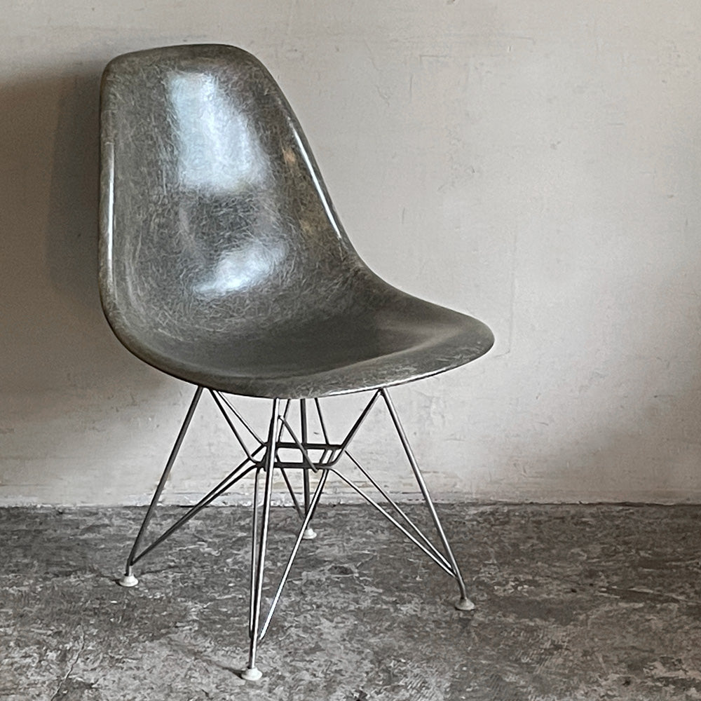 【自由が丘店】ハーマンミラー Herman Miller サイドシェルチェア 2nd ビンテージ エンボスレス すっぴんモデル FRP シーフォームグリーン ロータイプ エッフェルベース イームズ 買取させていただきました。